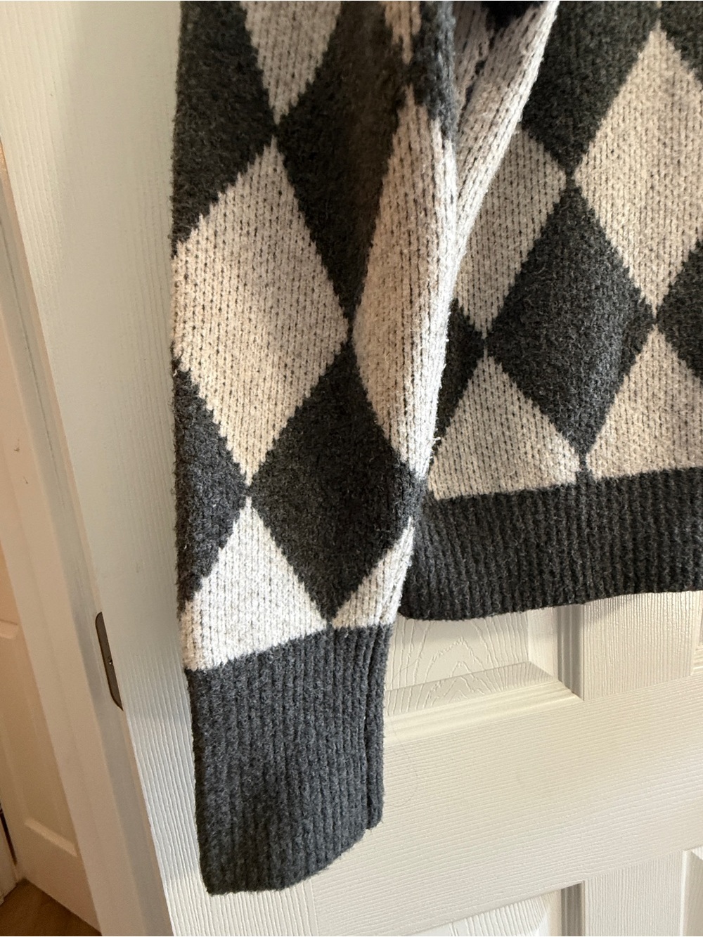 Abercrombie & Fitch Size Medium Wool blend Argyle Crewneck Sweater -Gray & Cream - Picture 7 of 16